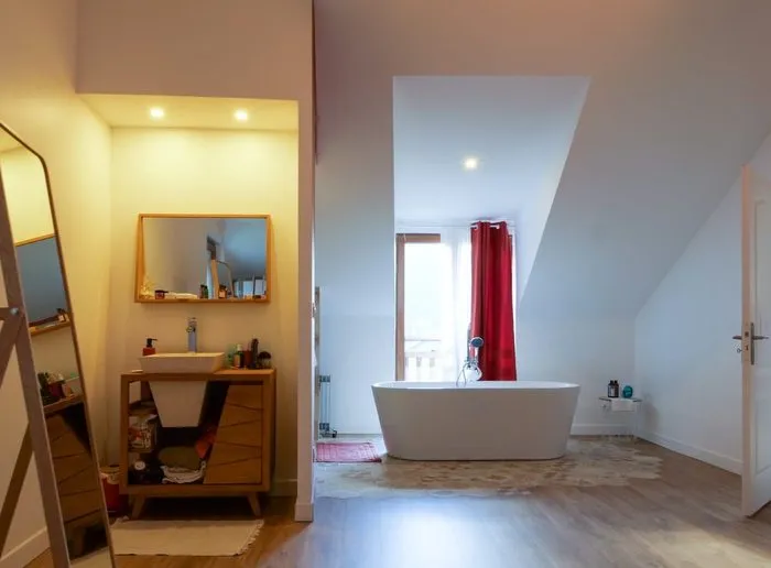 Salle de bain dans une suite parentale au pied des montagnes, Albertville