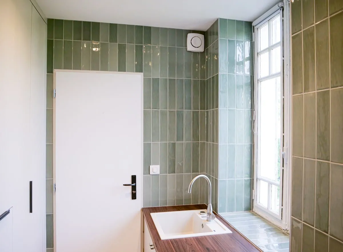 Buanderie chic et fonctionnelle dans une maison de Tournus