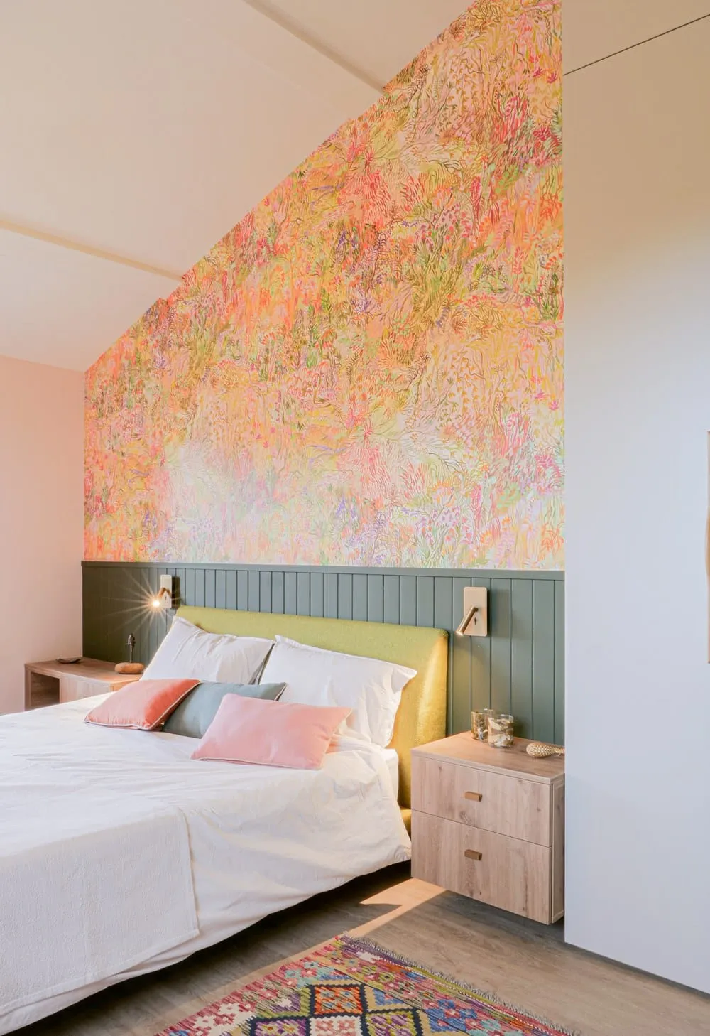 Chambre et dressing harmonieux dans une maison de l'Ain