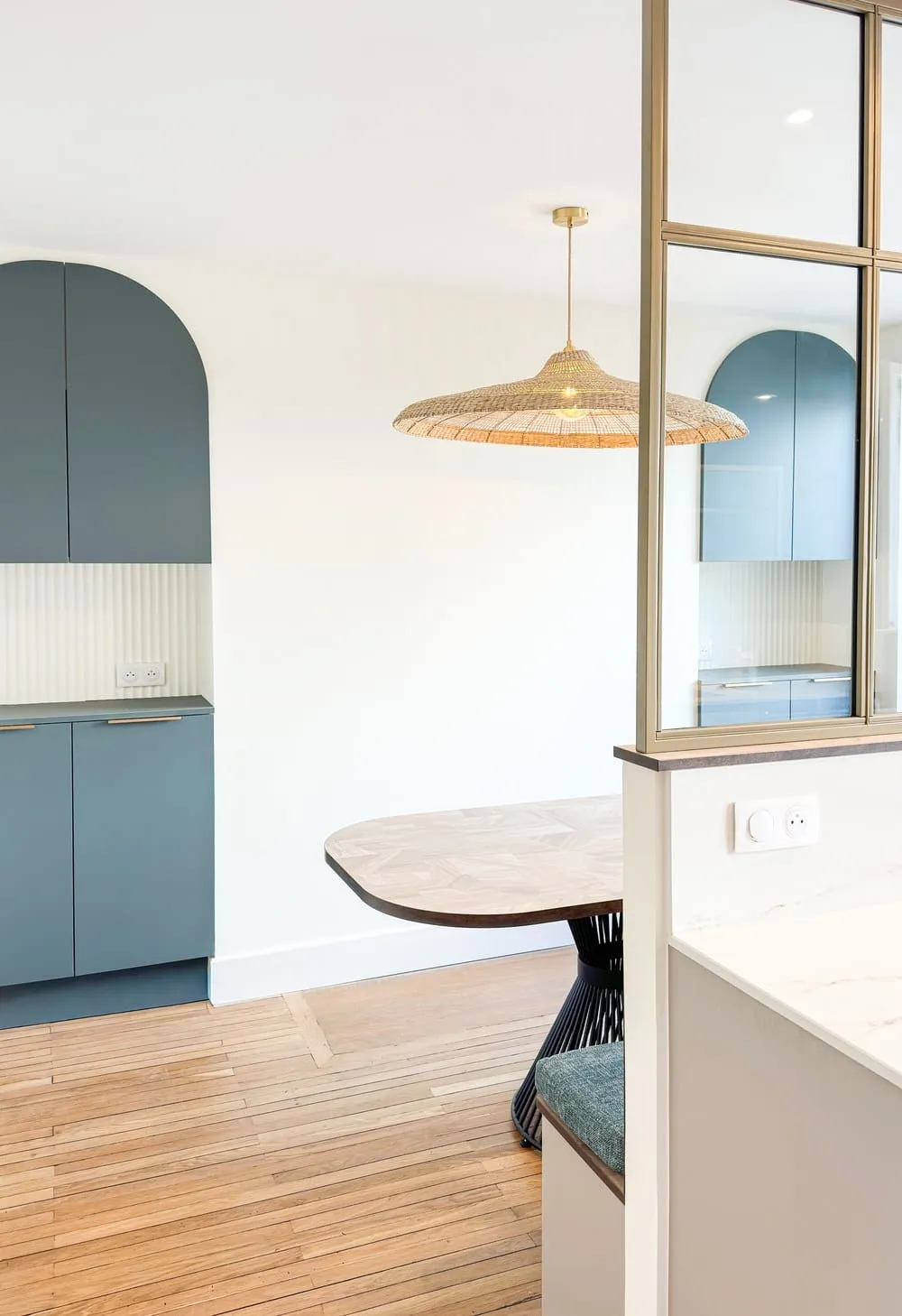 Cuisine et verrières sur mesure dans un appartement ancien