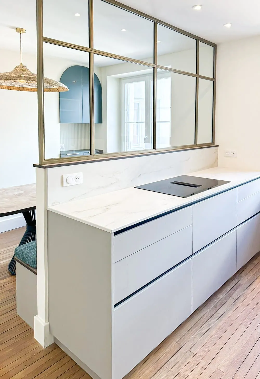 Cuisine et verrières sur mesure dans un appartement ancien