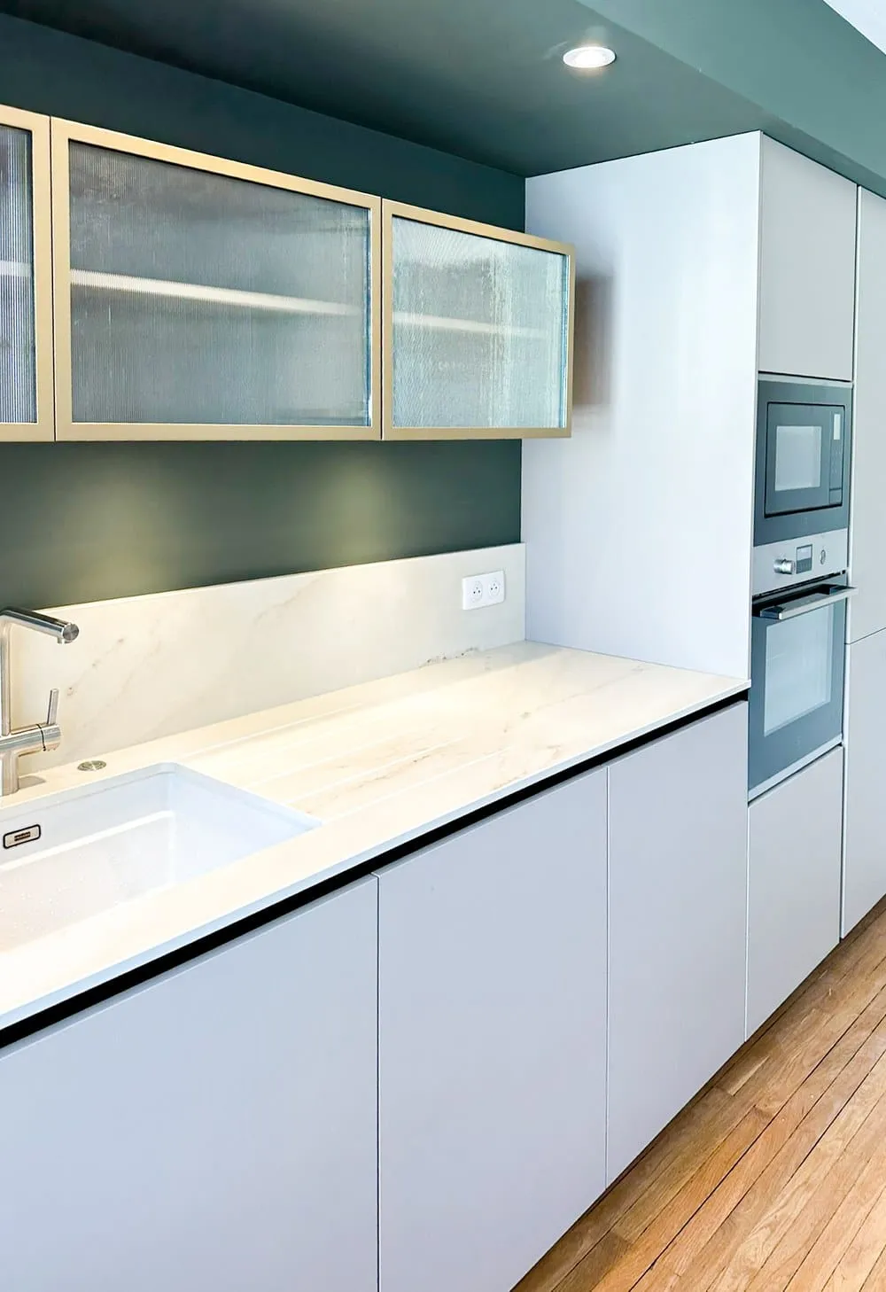 Cuisine et verrières sur mesure dans un appartement ancien
