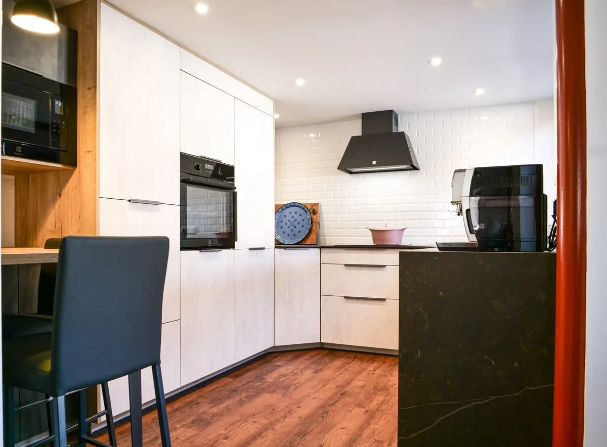 Rénovation complète d'une cuisine au style industriel dans un loft