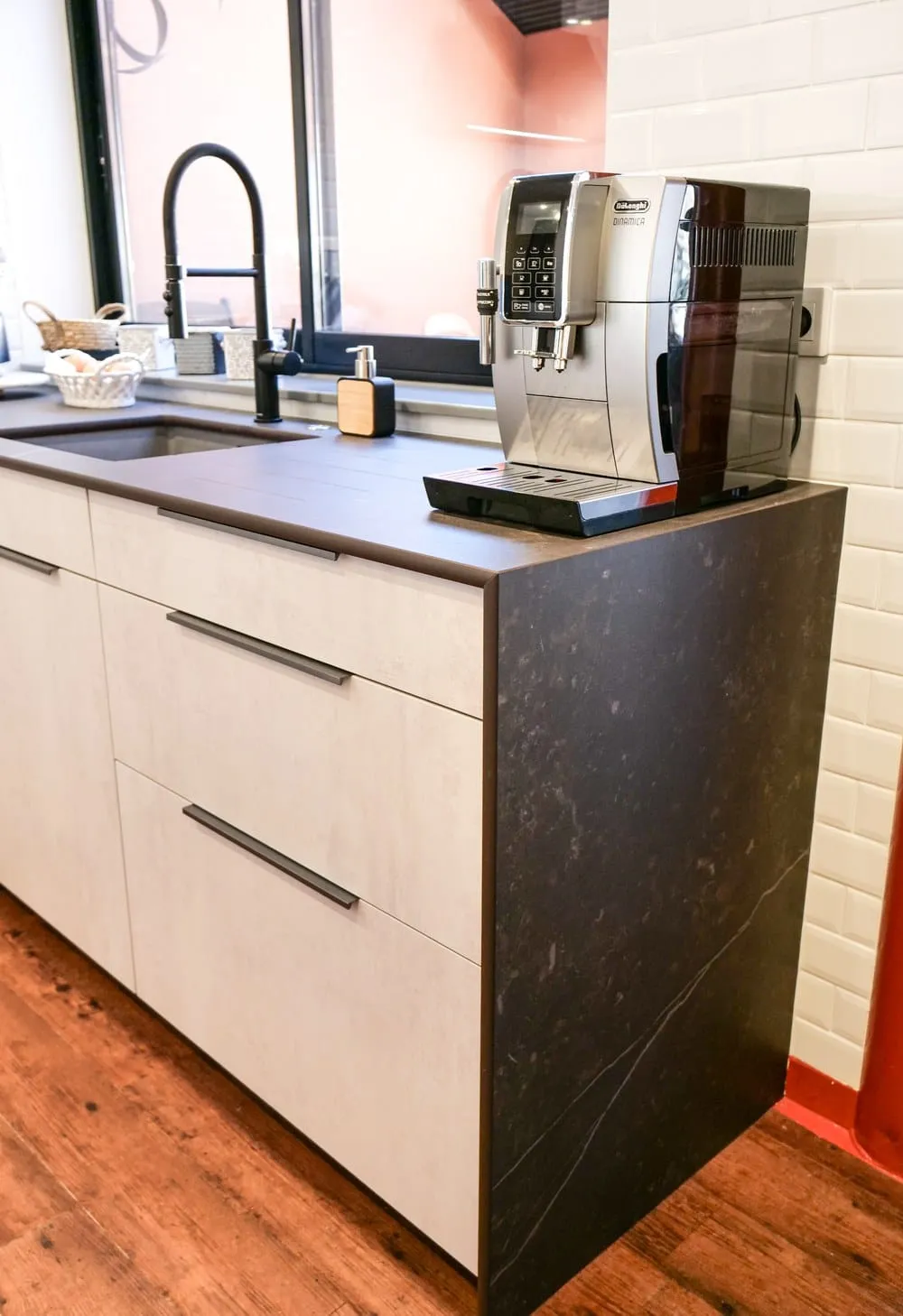Rénovation complète d'une cuisine au style industriel dans un loft