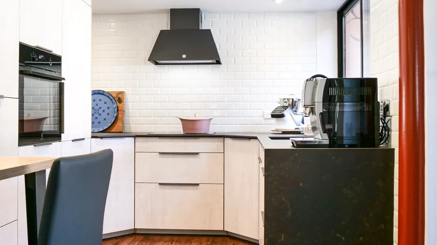Rénovation complète d'une cuisine au style industriel dans un loft