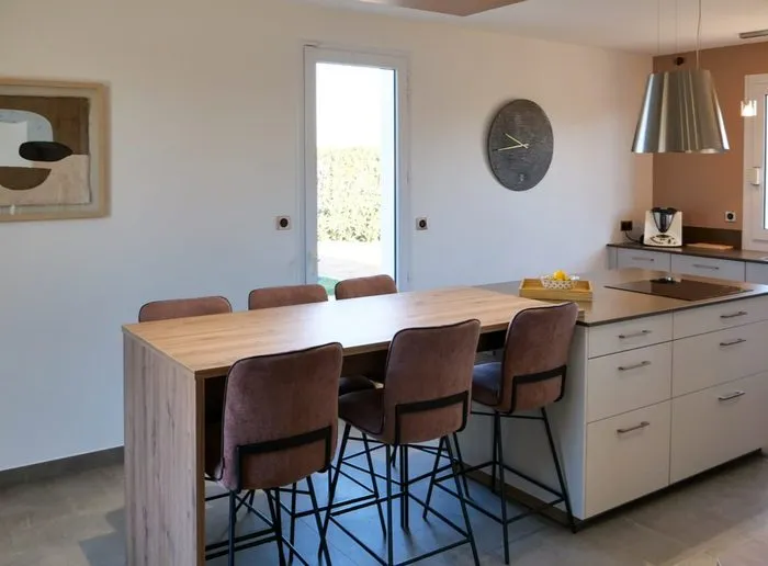 Une cuisine lumineuse pensée pour la vie de famille, Charnay-lès-Mâcon