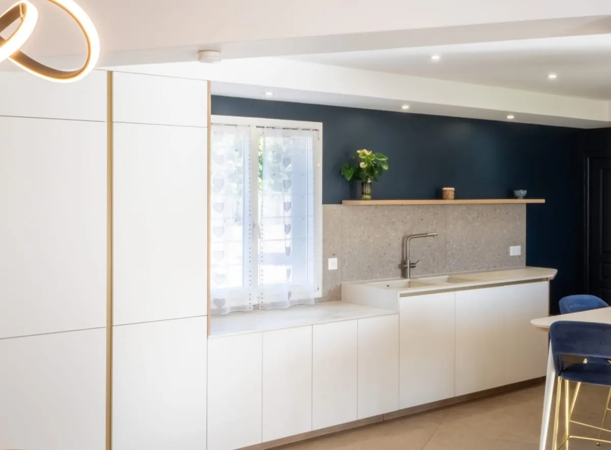 Une cuisine contemporaine dans un esprit \