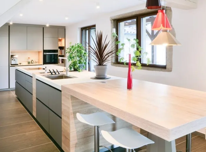 Cuisine ouverte rénovée au cœur de la Bresse bourguignonne