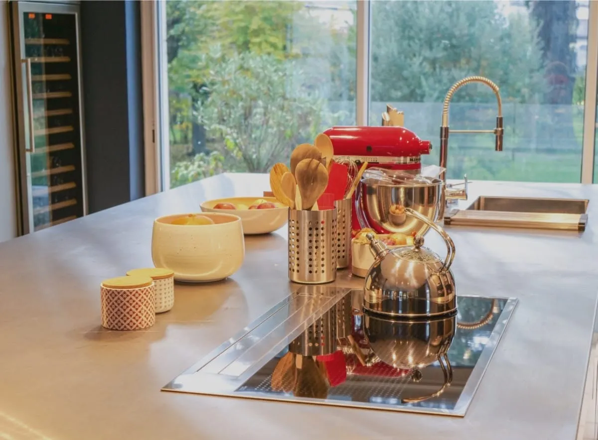 Cuisine contemporaine dans une maison mâconnaise réaménagée