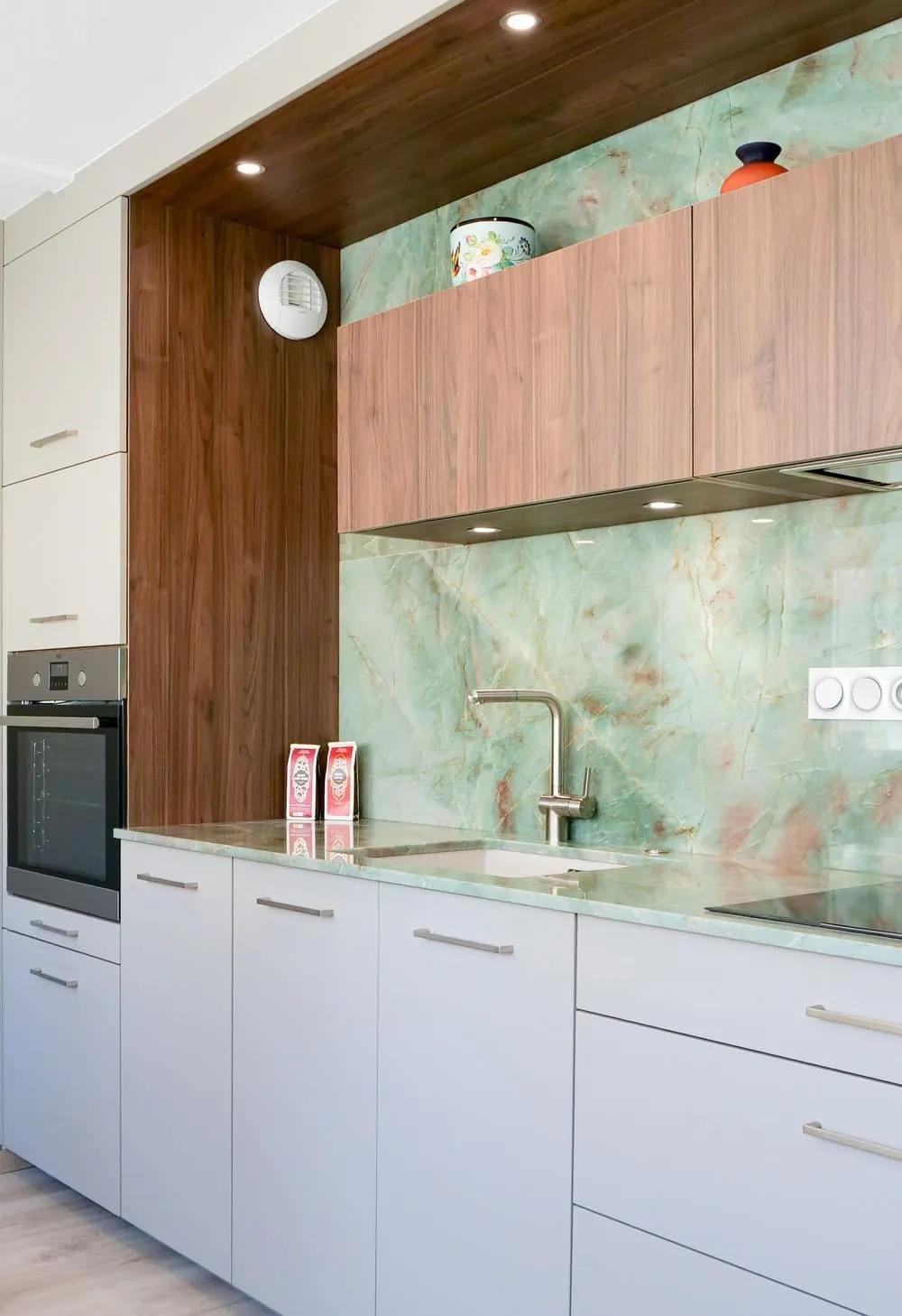 Cuisine chic et contemporaine dans un appartement de centre ville