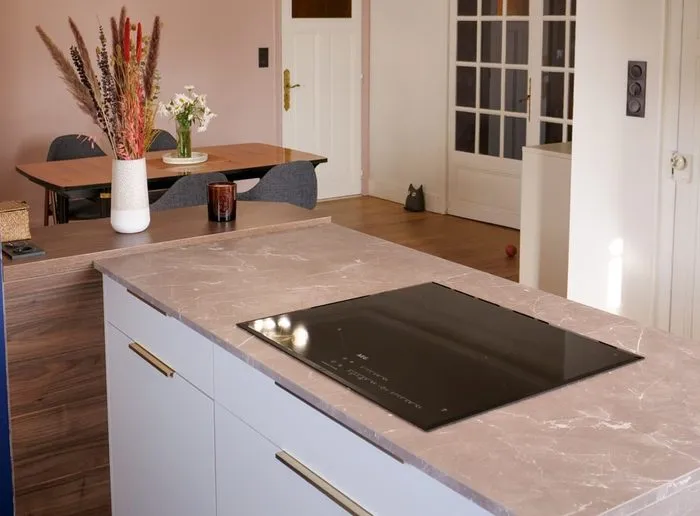 Cuisine moderne dans une maison au style Belle époque, Tournus
