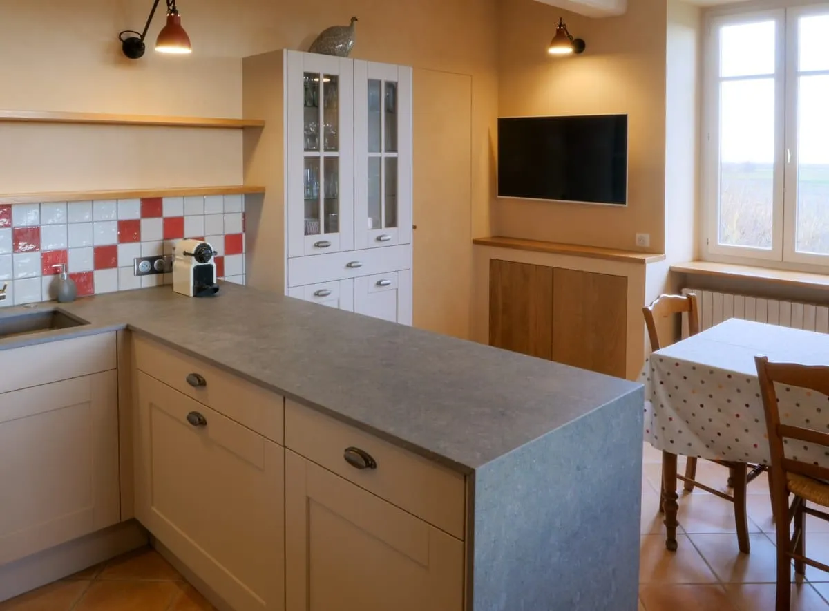 Une cuisine mêlant campagne et modernité dans une maison du Mâconnais