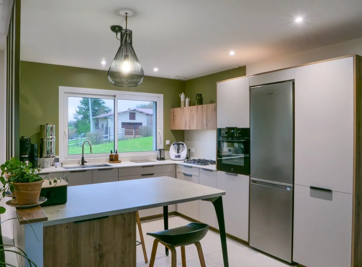 Cuisine et agencement entièrement repensés dans une maison de Viry