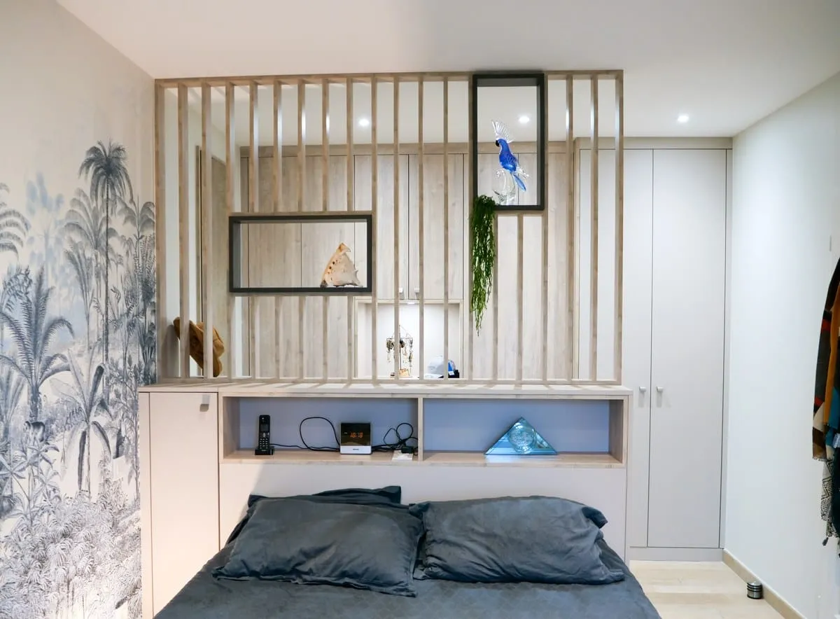 Chambre réagencée avec dressing et claustra sur mesure
