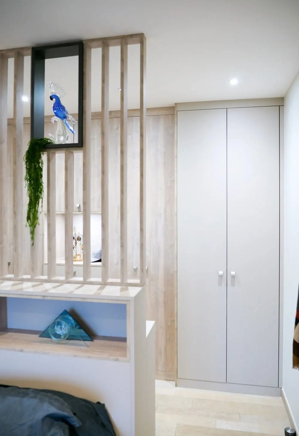 Chambre réagencée avec dressing et claustra sur mesure