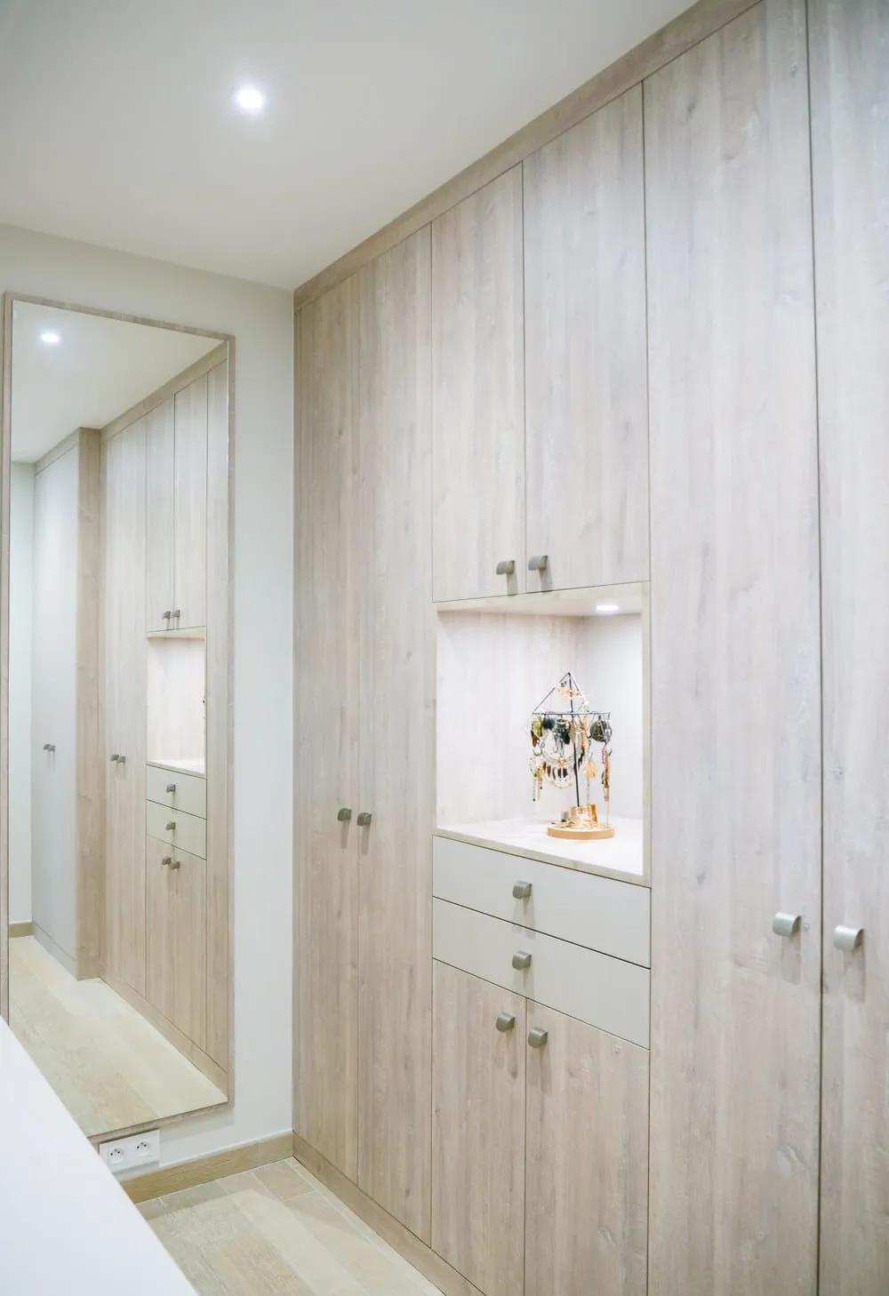 Chambre réagencée avec dressing et claustra sur mesure