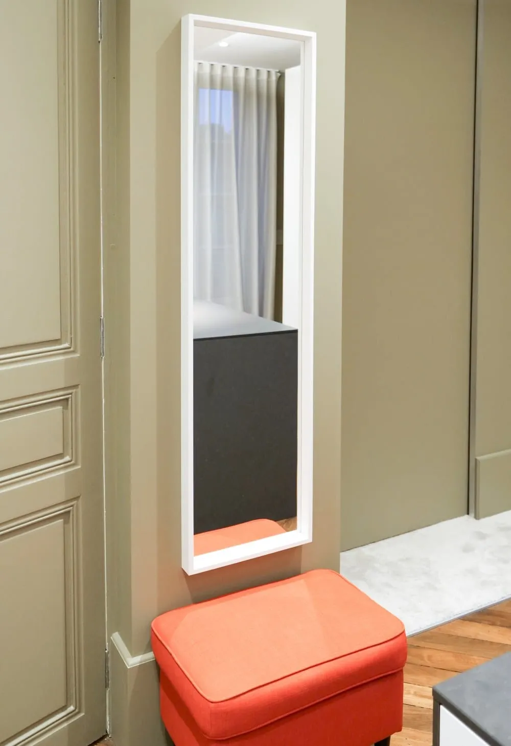Un dressing sur mesure avec ilot, où chaque détail a sa place
