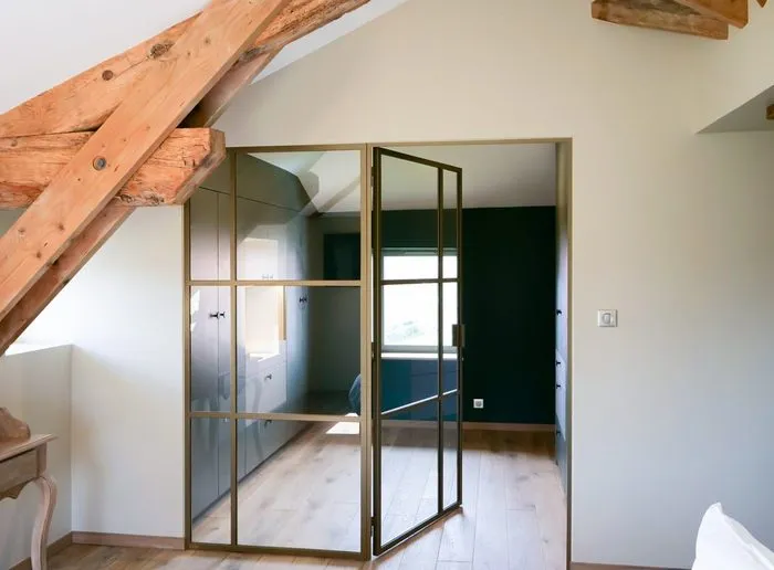 Dressing et verrière sur mesure dans une suite parentale, Prissé