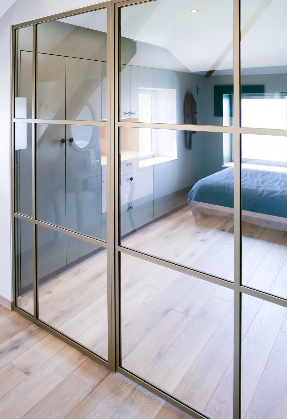 Dressing et verrière sur mesure dans une suite parentale