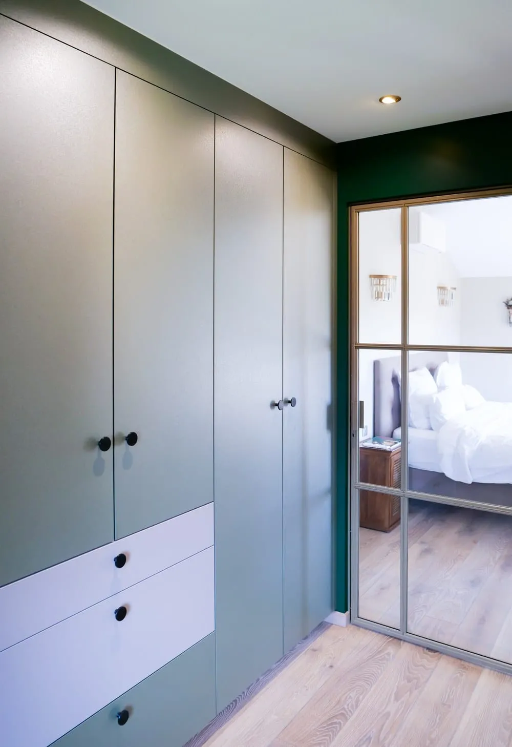 Dressing et verrière sur mesure dans une suite parentale