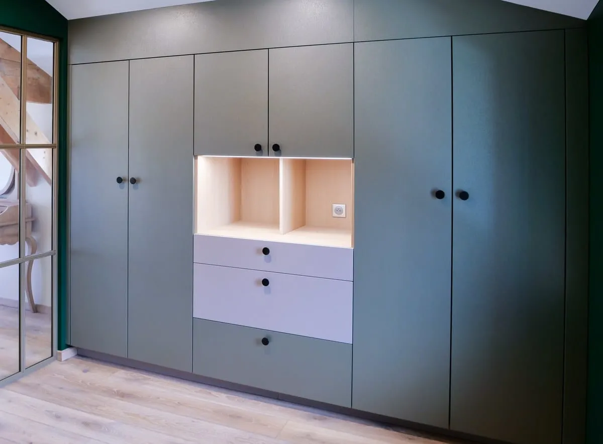 Dressing et verrière sur mesure dans une suite parentale