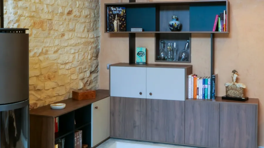 Bibliothèque sur mesure dans un séjour cathédrale