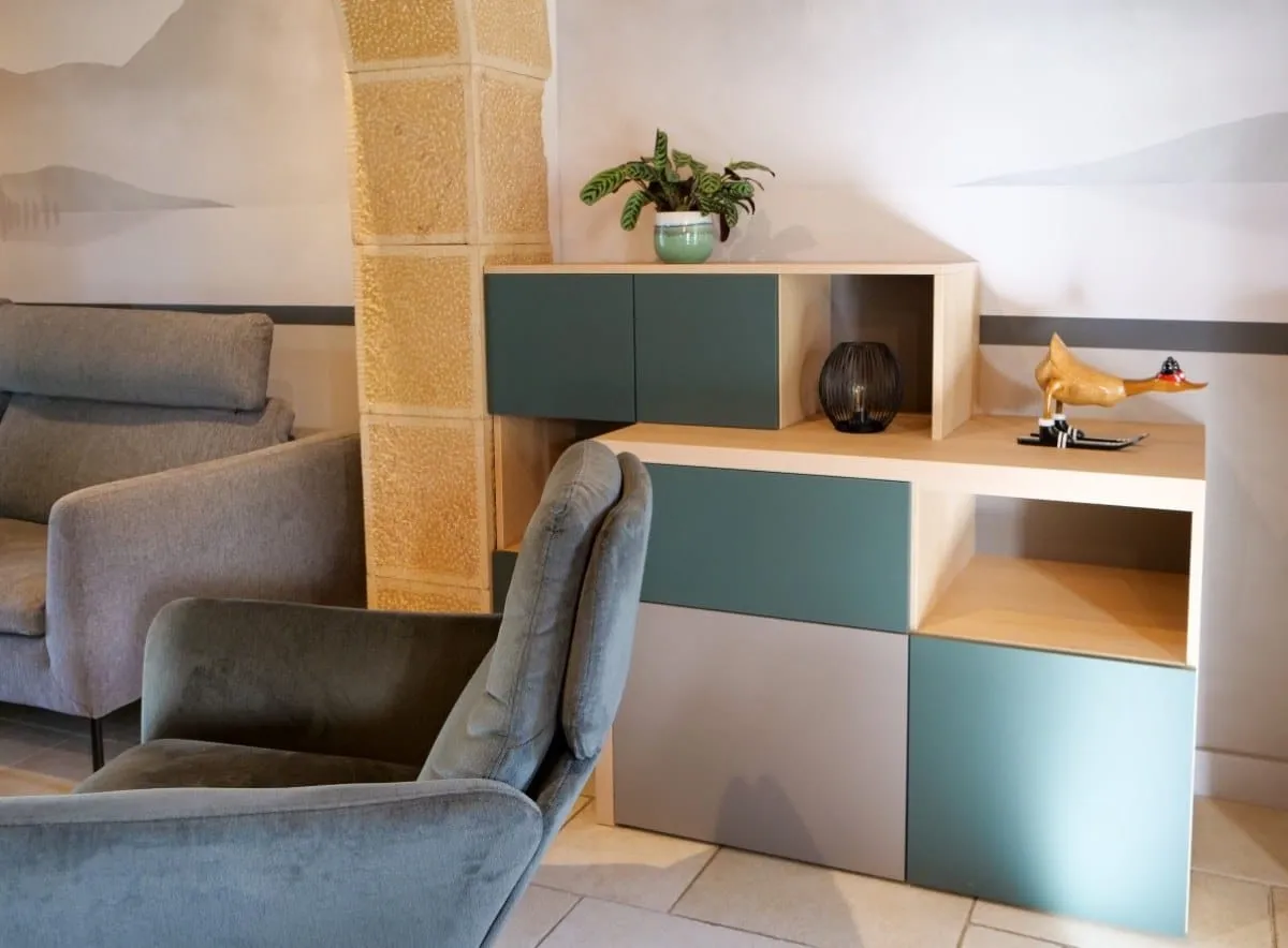 Séjour réaménagé dans une maison de campagne de l'Ain