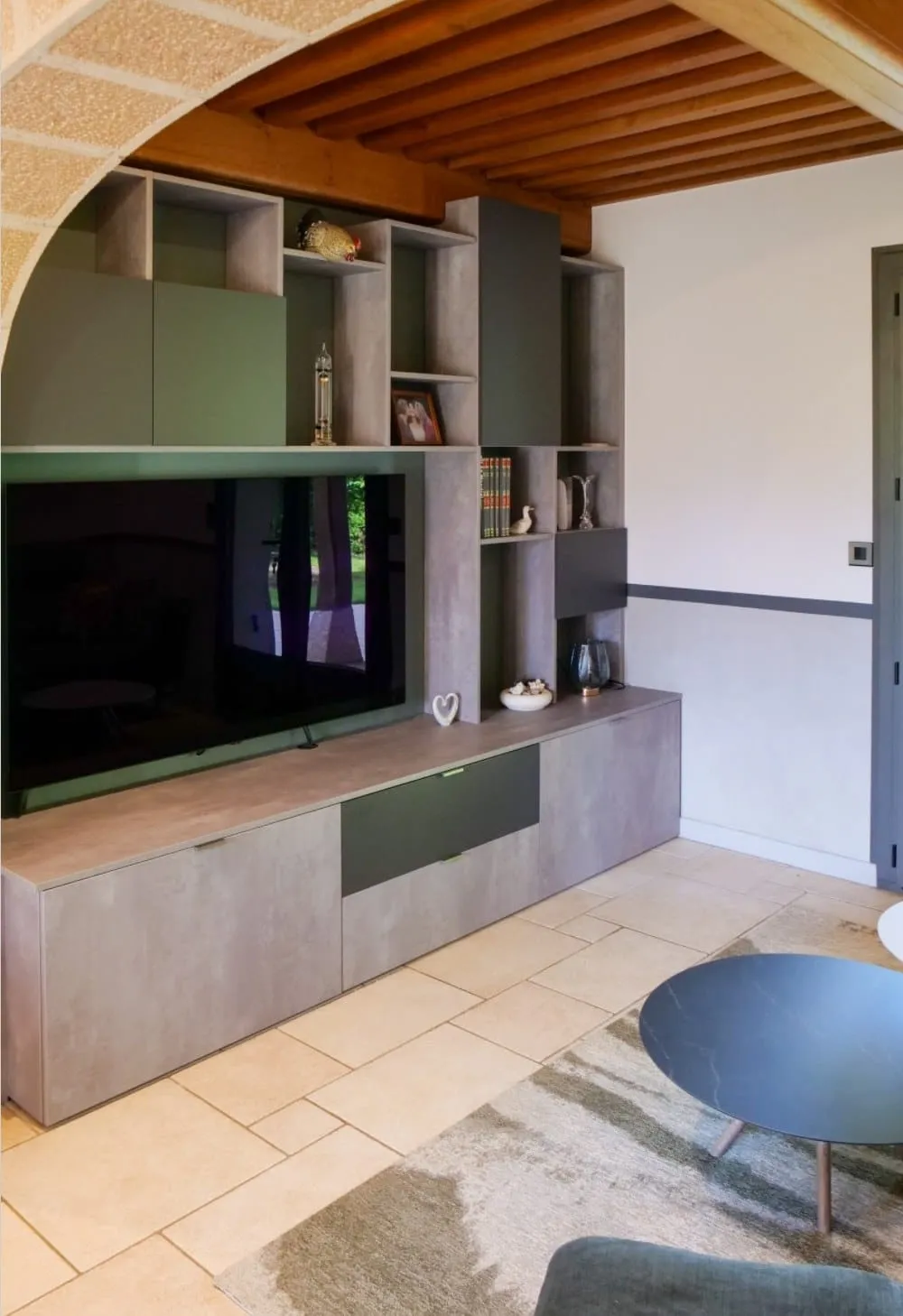 Séjour réaménagé dans une maison de campagne de l'Ain