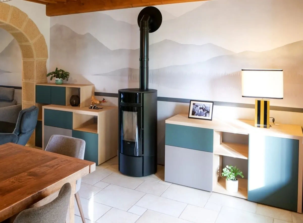 Séjour réaménagé dans une maison de campagne de l'Ain
