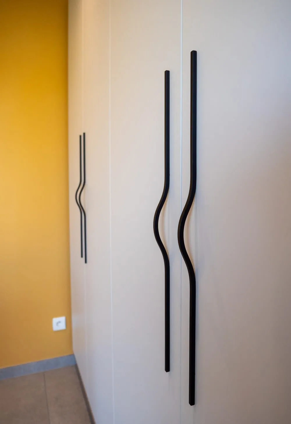 Salon et meuble tv sur mesure dans une maison totalement rénovée