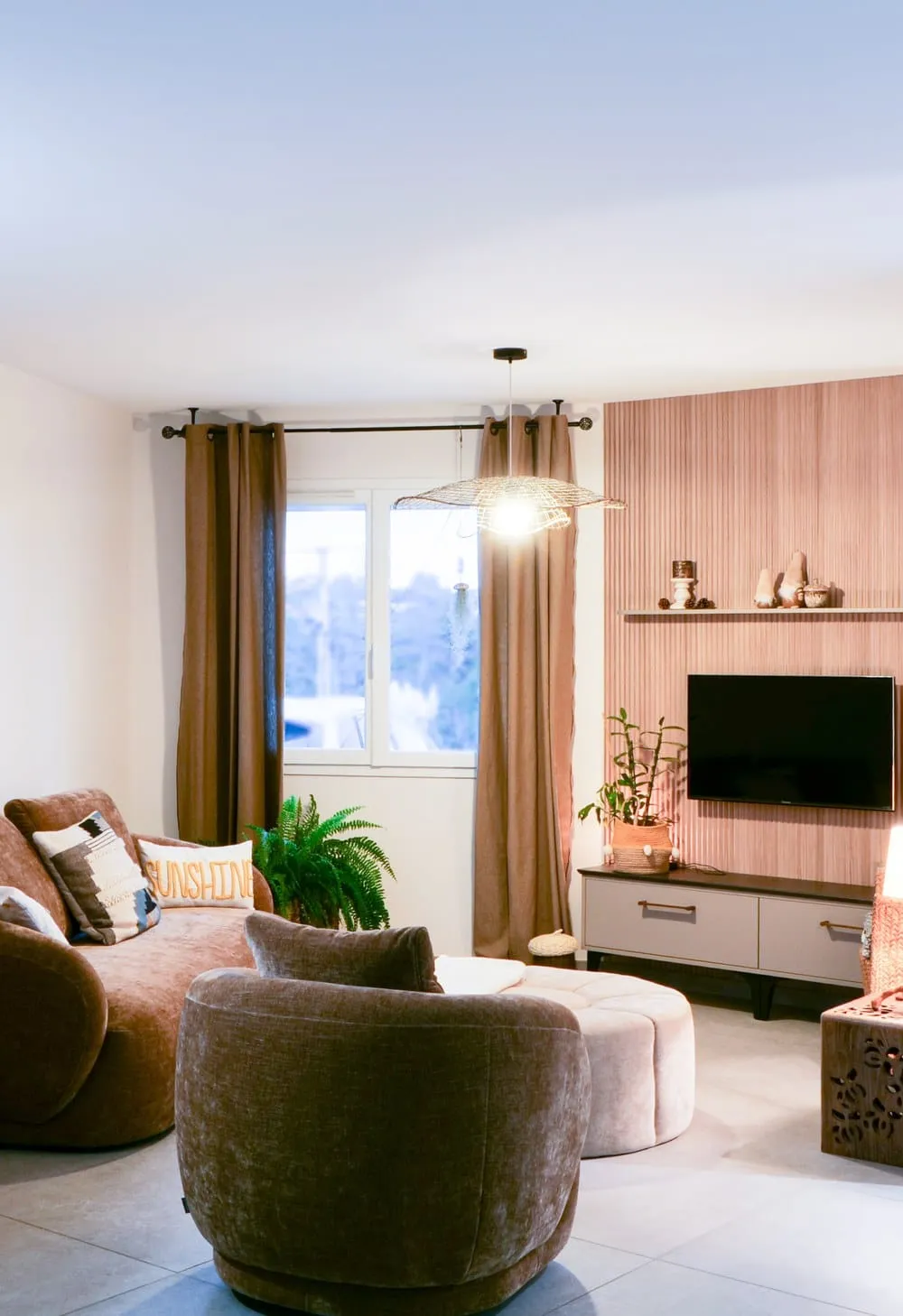 Salon et meuble tv sur mesure dans une maison totalement rénovée