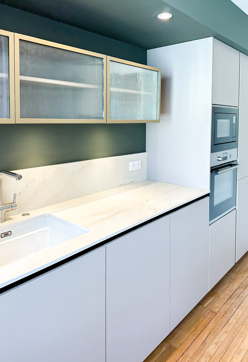 Cuisine et verrières sur mesure dans un appartement ancien
