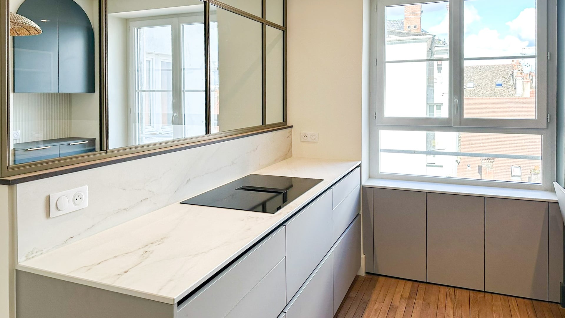 Cuisine et verrières sur mesure dans un appartement ancien