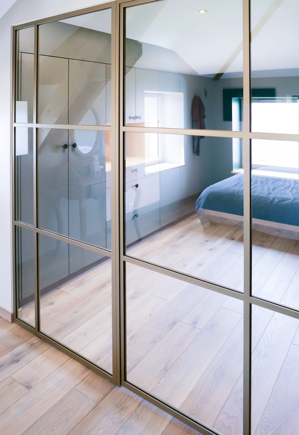 Dressing et verrière sur mesure dans une suite parentale
