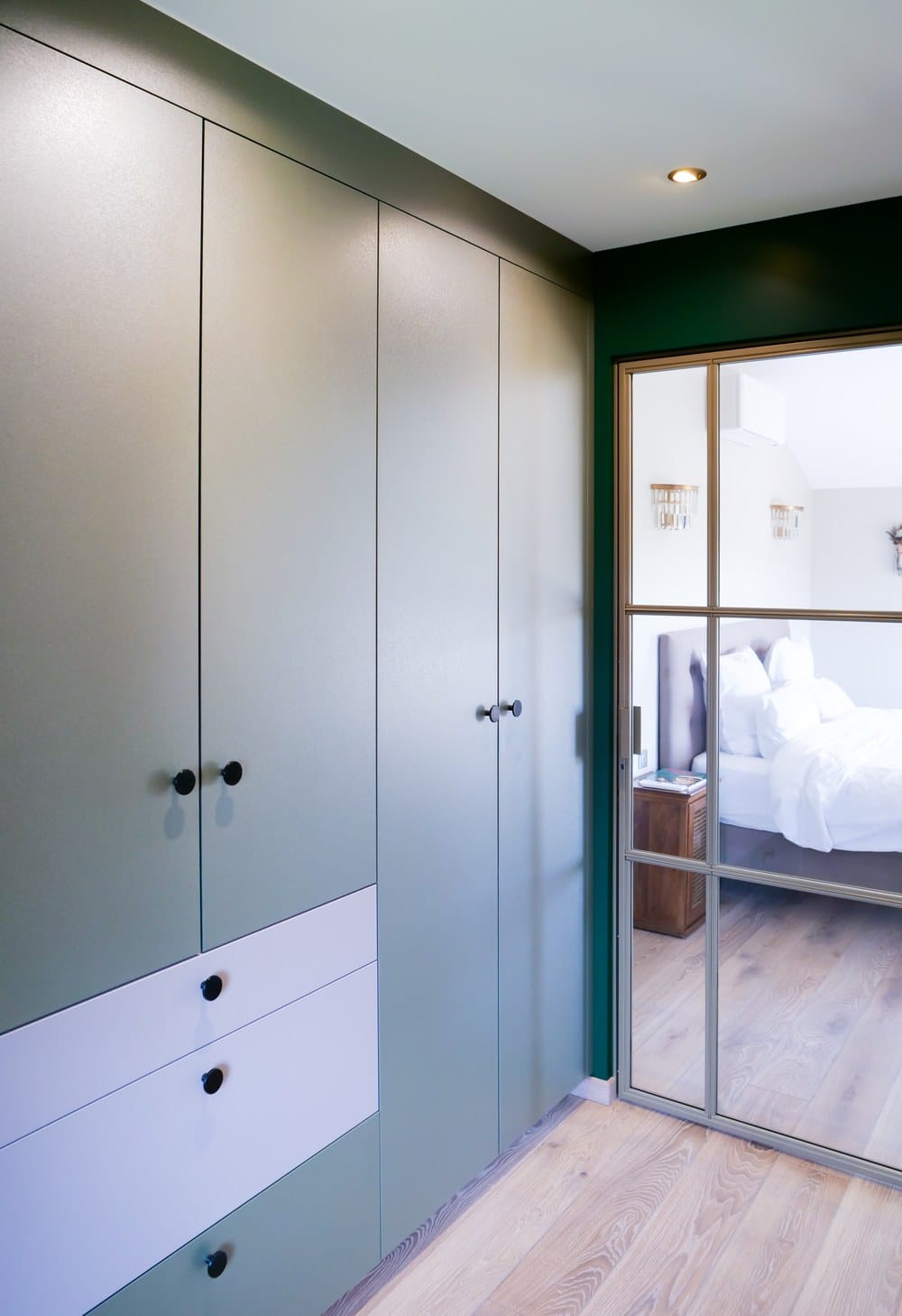 Dressing et verrière sur mesure dans une suite parentale