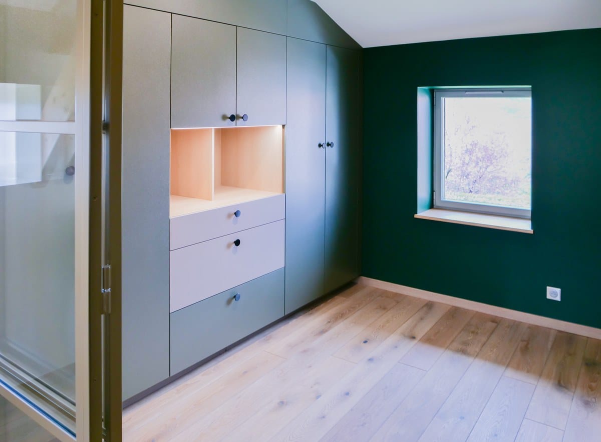 Dressing et verrière sur mesure dans une suite parentale